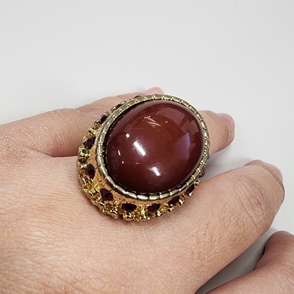 Statement Ring Oval Red Cabochon Ornate Brass-tone Stretch Band Classy Regency